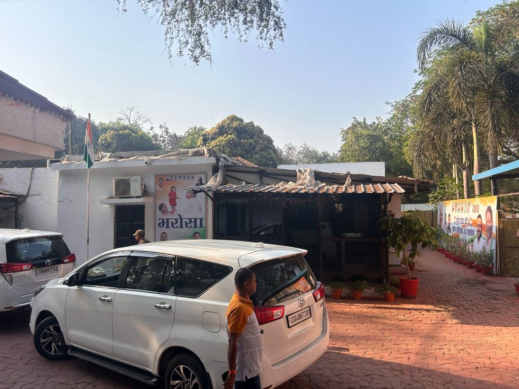 पूर्व मुख्यमंत्री भूपेश बघेल के निवास पर CBI की दबिश, रायपुर और भिलाई में जांच जारी