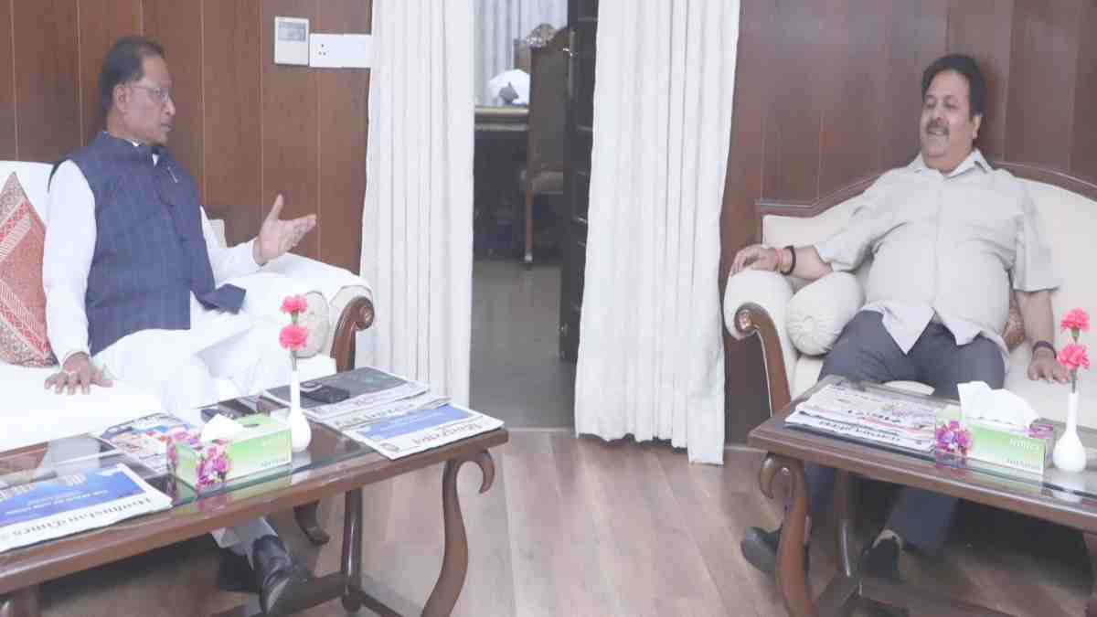 BCCI के उपाध्यक्ष राजीव शुक्ला ने मुख्यमंत्री विष्णुदेव साय से की मुलाकात, छत्तीसगढ़ में खेलों के विकास समेत कई विषयों पर हुई चर्चा