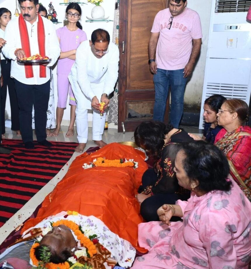 मुख्यमंत्री विष्णु देव साय ने पद्मश्री डॉ. सुरेंद्र दुबे को दी अंतिम श्रद्धांजलि&hellip;