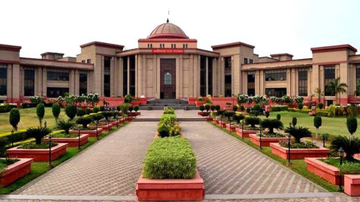 छत्तीसगढ़ में 2813 व्याख्याताओं के लिए प्राचार्य पदोन्नति का रास्ता साफ, हाईकोर्ट ने हटाई सभी बाधाएं…