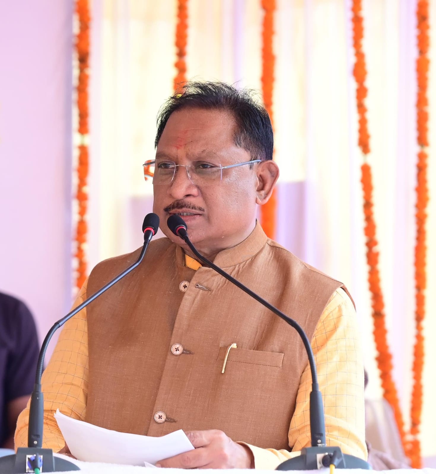 उप मुख्यमंत्री ने ली नगरीय निकायों की बैठक, अरुण साव ने महापौर और नपा अध्यक्षों से कहा – अपने दफ्तरों और घरों से करें संपत्ति करों के मूल्यांकन-सुधार की शुरुआत
