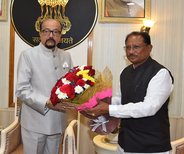 राज्यपाल श्री रमेन डेका ने राजधानी के मुख्य समारोह में विजेताओं को किया सम्मानित