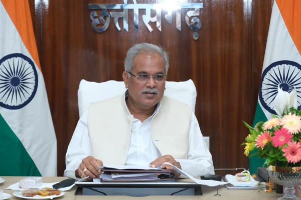 छत्तीसगढ़| यूक्रेन से छत्तीसगढ़ के 39 छात्र-छात्राओं की सकुशल वापसी.. मुख्यमंत्री के निर्देश पर इन छात्र-छात्राओं को वाहन, ठहरने, भोजन की सुविधा उपलब्ध करायी गयी.. गृह नगर जाने के लिए एयर टिकट कराकर उनके परिजनों को सकुशल सौंपा गया..
