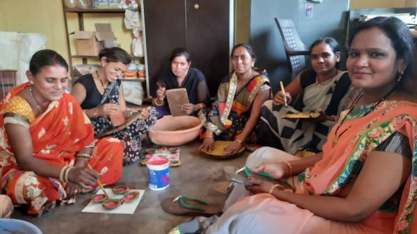 देश में पहली बार गोधन से बने ब्रीफकेस में पेश किया गया...बजट छत्तीसगढ़ बजट में दिखा गोधन न्याय योजना का प्रभाव..काफी चर्चे में ये ब्रीफ़केस इसे किसने बनाया औऱ कैसे आइए जानते है