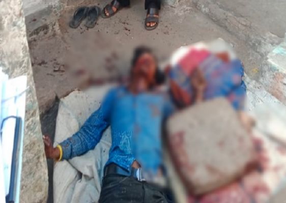 छत्तीसगढ़ अपने ही दोस्त को पत्थर से कुचलकर कर दी हत्या , कहा मुझे चाकू दिखाया था..