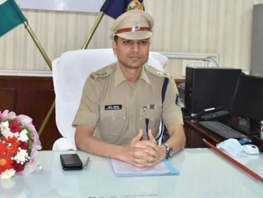 अगर थाने में नही सुन रहे है आपकी शिकायत तो सीधे एसएसपी के व्हाट्सएप नंबर में करे शिकायत रायपुर एसएसपी ने जारी किया अपना व्हाट्सएप नंबर....