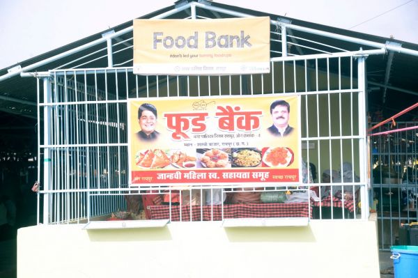 रायपुर में यहां 1 किलो पॉलीथिन लाइये 1 प्लेट गरमा गरम नाश्ता पाइये , रायपुर को पॉलीथिन फ्री बनाने के लिए की पहल