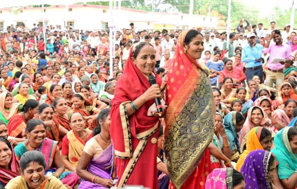 पहले केंचुओं को देखकर डर लगता था, लेकिन अब तो ये मेरे घर के सदस्य हैं -उर्वशी एवं संगीता