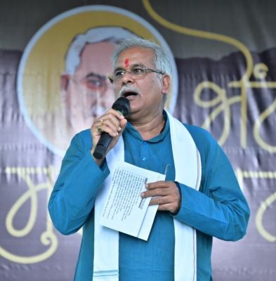 छत्तीसगढ़ में पेट्रोल-डीजल की नियमित आपूर्ति के लिए मुख्यमंत्री भूपेश बघेल ने केन्द्रीय पेट्रोलियम मंत्री को लिखा पत्र....पिछले एक-दो माह से छत्तीसगढ़ में पेट्रोल-डीजल की कम हो रही है आपूर्ति....कई जिलों के पेट्रोल पम्पों और पेट्रोलियम कम्पनियों के डिपो ड्राई हो रहे हैं....अति आवश्यक एम्बुलेंस सेवा हो रही प्रभावित....खेती-किसानी का कार्य पिछड़ रहा है...