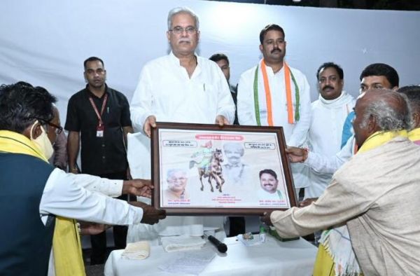 मुख्यमंत्री ने संत गुरू घासीदास की जन्म स्थली के सौदर्यीकरण की घोषणा की