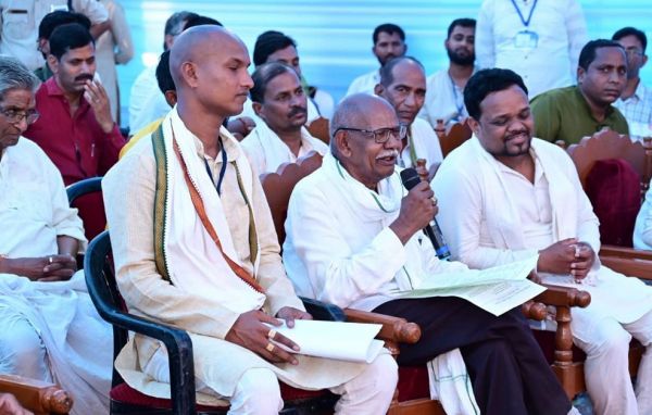 मुख्यमंत्री ने सिंगारपुर में की सामाजिक संगठनों के प्रतिनिधियों से भेंट-मुलाकात