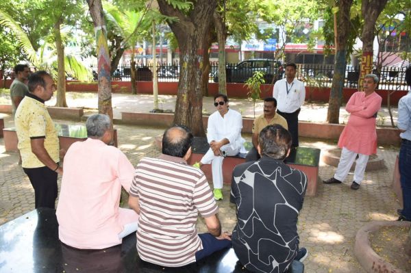 पश्चिम विधानसभा के जी.ई. रोड स्थित अनुपम गार्डन का निरीक्षण कर सौन्दर्यीकरण कार्य हेतु अधिकारियों को निर्देशित किया - विकास उपाध्याय