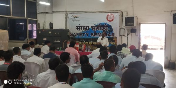 दक्षिण पूर्व मध्य रेलवे रायपुर रेल मंडल में ट्रेनों के सुरक्षित परिचालन को लेकर दिनांक 30.05.23 को भाटापारा स्टेशन में संरक्षा सेमिनार का आयोजन&nbsp; किया गया।