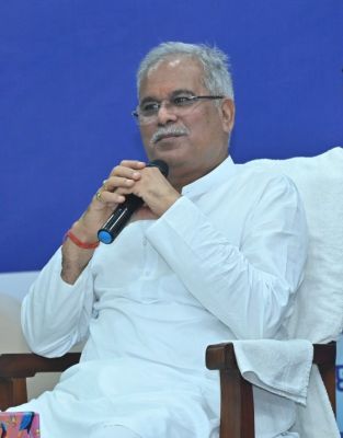 *मुख्यमंत्री श्री बघेल से शैक्षणिक भ्रमण कर दिल्ली से लौटे मेधावी छात्र-छात्राओं ने की मुलाकात*