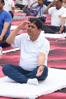 *नवम अंतरराष्ट्रीय योग दिवस में नगरीय विकास मंत्री डॉ. शिव डहरिया&nbsp; हुए शामिल*