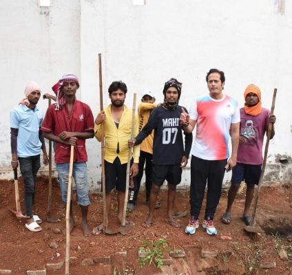 स्वच्छ भारत मिशन को बढ़ावा देने पश्चिम विधानसभा में &ldquo;ड्रीम रायपुर क्लीन रायपुर&ldquo; मुहीम के तहत् हो रहा नाली एवं नालों की सफाई का कार्य - विकास उपाध्याय