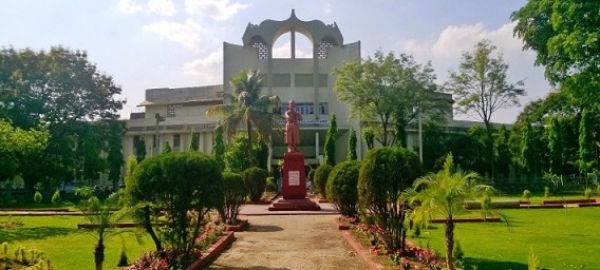 विश्व स्तर पर शिक्षा पॉलिसी में 15 साल पीछे कुलपति पंडित रविशंकर विश्वविद्यालय रायपुर