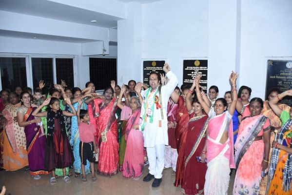 पश्चिम विधानसभा अंतर्गत आम जनमानस के हित में एवं विकास कार्य को लेकर लिये जा रहे प्रतिदिन बैठकें