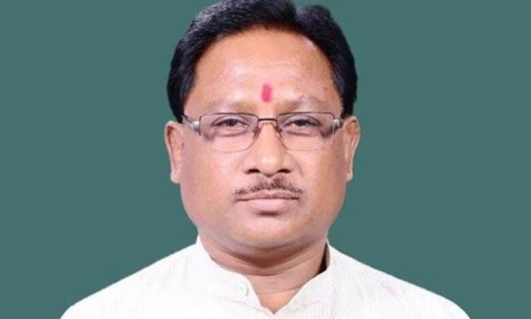 मुख्यमंत्री की पहल: सुकमा जिले के इत्तेपारा गांव में एक वर्ष बाद बिजली की रौशनी से जगमगाया, ग्रामीणों के चेहरे पर खुशी