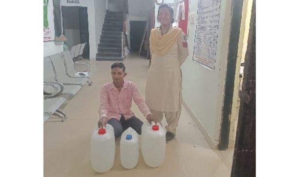  अवैध शराब बेचने के आरोपी को बसना पुलिस ने गिरफ्तार किया
