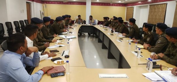 वीआईपी रोड पर बार, रेस्टोरेंट, और क्लब में पुलिस की चेकिंग कार्रवाई