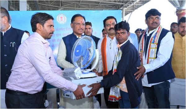 "सोलर होमलाइट से कोंटा के दूरस्थ गांवों के बच्चों में फैलेगा शिक्षा का उजियारा"