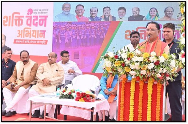 मुख्यमंत्री श्री विष्णु देव साय राजधानी रायपुर के शंकर नगर स्थित दुर्गा मैदान में आयोजित शक्ति वंदन अभियान में शामिल हुए