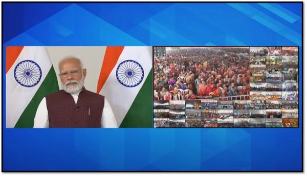 प्रधानमंत्री नरेंद्र मोदी द्वारा महिलाओं के लिए महतारी वंदन योजना का उद्घाटन