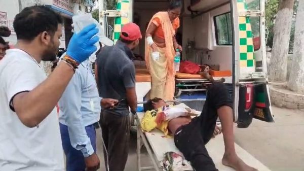 श्रद्धालुओं से भरी पिकअप को हाइवा ने मारी टक्कर, 25 यात्री हुए घायल, 20 की हालत गंभीर&hellip;