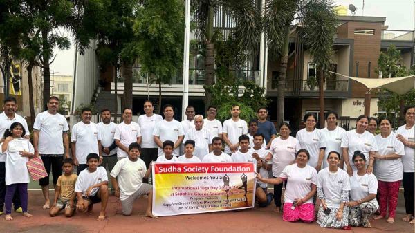 आरएसएस-क्रीडा भारती ने आर्ट ऑफ लिविंग के साथ मिलकर सफायर ग्रीन सोसाइटी में मनाया योग दिवस