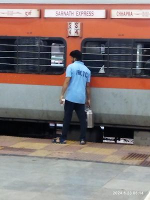 रायपुर रेलवे स्टेशन में अवैध वेंडरों ने बदली रणनीति… RPF-CIB और कमर्शियल सब फेल!