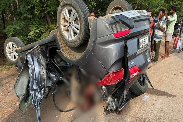 रायपुर में 2 कारों की भिड़ंत दो की मौत, दो घायल