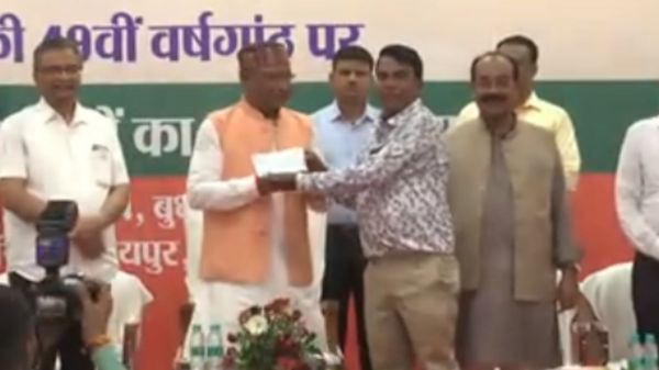 सीएम निवास में मनाया गया आपातकाल स्मृति दिवस, मुख्यमंत्री साय ने कहा- संविधान की दुहाई देने वाली कांग्रेस ने लगाया था आपातकाल&hellip;