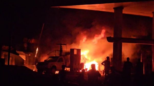 CG NEWS : पेट्रोल पंप में लगी भीषण आग, चार वाहन जलकर खाक