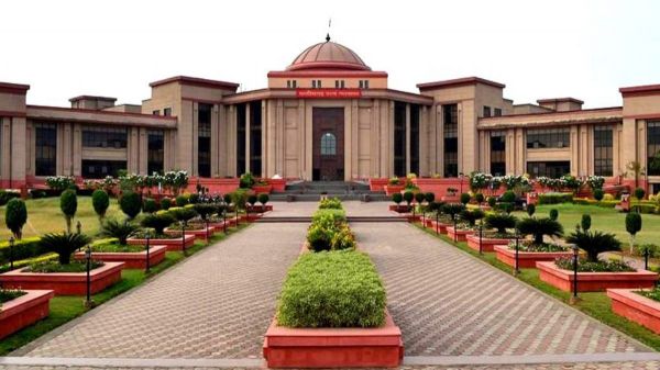 डॉक्टर बेटी की संदिग्ध मौत, मां ने लगाई याचिका, हाईकोर्ट ने CID को निष्पक्ष जांच करने का दिया आदेश