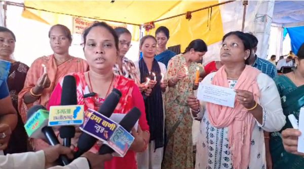 अनुकंपा नियुक्ति को लेकर सैकड़ो प्रदर्शनकारी धरने पर बैठे,भरण पोषण के लिए रोजगार देने की मांग.