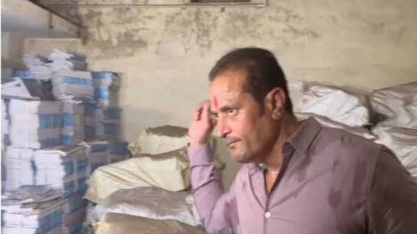 अब हिंदू हाईस्कूल में पड़ी मिली हजारों किताबें, पूर्व विधायक का एक और खुलासा