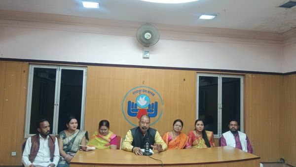 डॉ ओमप्रकाश देवांगन समाज से हटाए गए