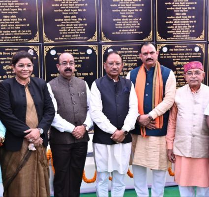 प्रदेश में 7 आवासीय परियोजनाओं का हुआ शुभारम्भ, आवासीय परियोजनाओं में 340 करोड़ की लागत से 1650 भवनों का होगा निर्माण, विभाग के पोर्टल में जाकर कर सकते हैं आवास के लिए आवेदन, निम्न वर्ग के परिवारों को मिलेगा फायदा, छत्तीसगढ़ गृह निर्माण मंडल के आयुक्त ने दी प्रेस कॉन्फ्रेंस में जानकारी