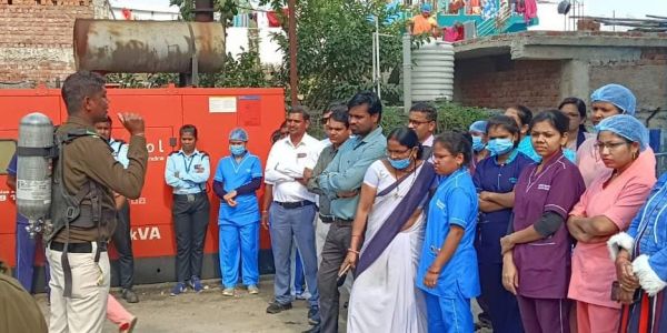 आग से लड़ना सीख रहे हैं स्वास्थ्य विभाग के अधिकारी-कर्मचारी