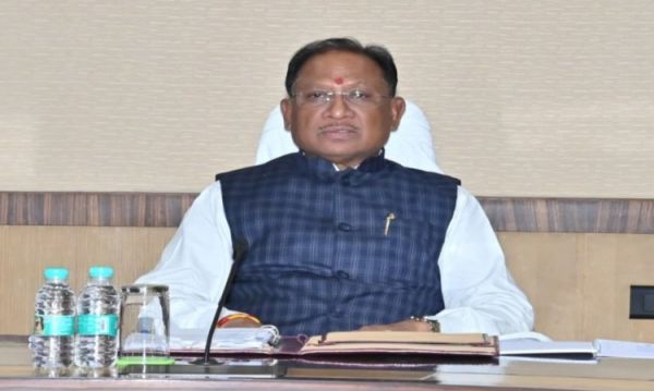 सुशासन तिहार: मुख्यमंत्री विष्णु देव साय ने पीएम जनमन के हितग्राही को सौंपी खुशियों की चाबी