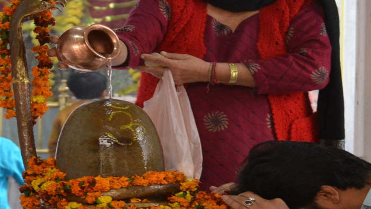 गंगाजल में चंदन मिलाकर भगवान शिव का जलाभिषेक करने से मिलेगी इस दोष से मुक्ति, साथ ही दूर होगी आर्थिक तंगी&hellip;