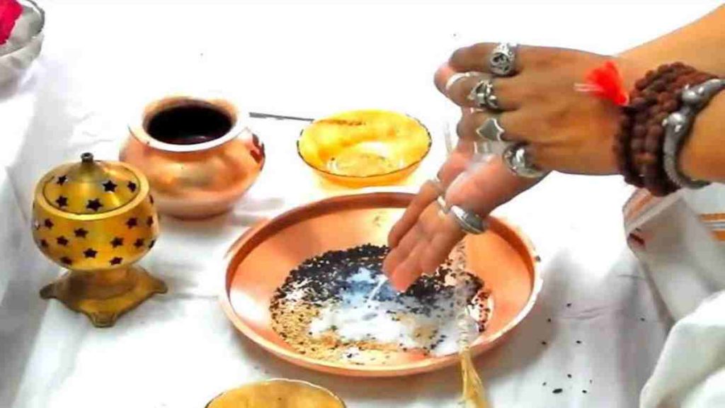 पितरों का श्राद्ध कौन कर सकता है? पितृ पक्ष से संबंधित कुछ महत्वपूर्ण नियम