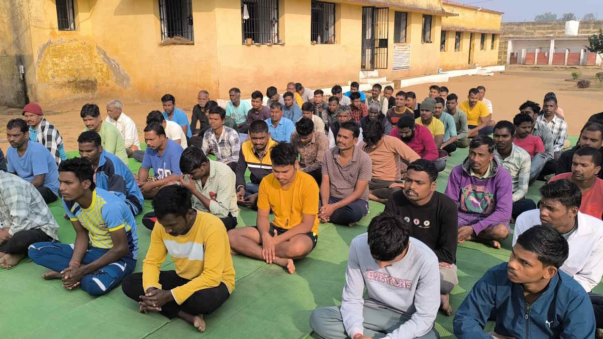जैन मुनि पूज्य सागर जी महाराज ने दिए जेल में कैदियों को दिया प्रवचन, कहा- भारत की मिट्टी में जन्मे सब भारत की संतान, हमारी एक जाति मानव और एक धर्म मानवता&hellip;