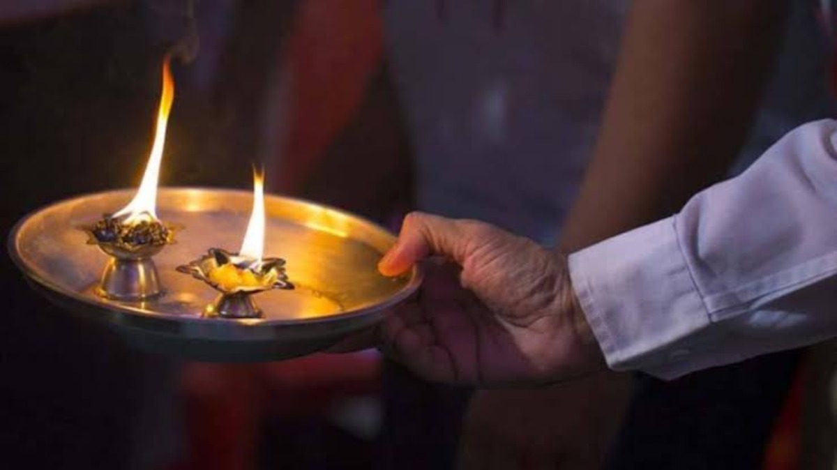 मंदिरों में संध्या आरती के समय घरों में नहीं होती पूजा, आखिर क्या है इसके पीछे की मान्यता …