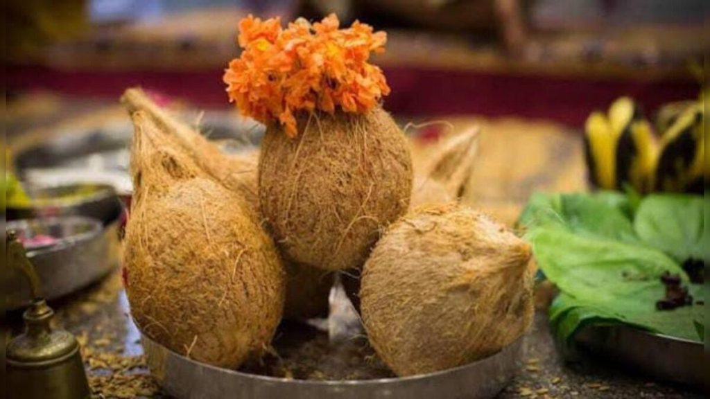 शुभ कार्यों में क्यों फोड़ा जाता है नारियल? जानें श्रीफल के पीछे छिपा धार्मिक और आध्यात्मिक महत्व
