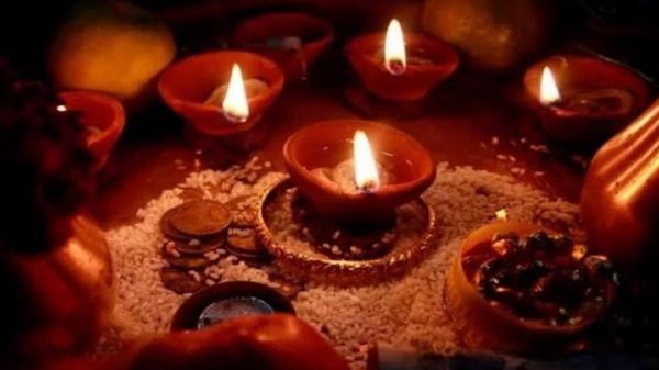 पूजा के दीपक के नीचे सिर्फ चावल नहीं बल्कि रखे जा सकते हैं ये अनाज भी, आइए जाने इसका महत्व
