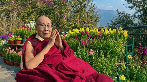 दलाई लामा की 6 आदतें जो आपके मानसिक स्वास्थ्य को बदल सकती हैं – ये आपकी सोच से भी ज्यादा आसान है