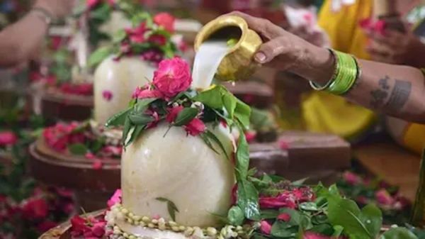 Mahashivratri 2026 : महादेव के अभिषेक के लिए ये है 4 शुभ मुहूर्त, महाशिवरात्रि पर मिलेगी उनकी कृपा &hellip;