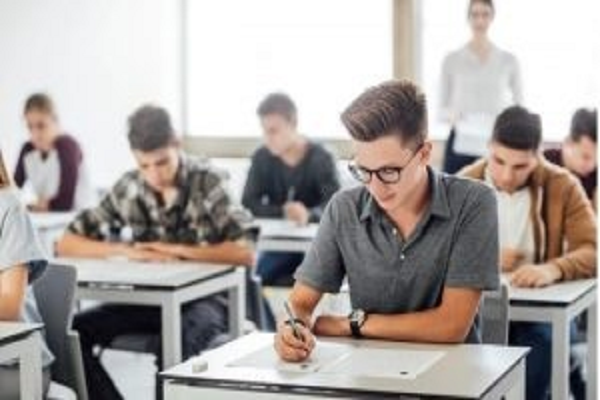 परीक्षा प्रणाली में सही तरीके से सुधार करना जरुरी है